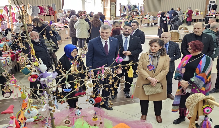 Gölcük’te örgü festivali başladı