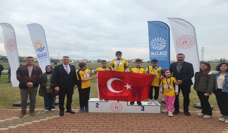 Gölcüklü çocuklar Cumhuriyet coşkusunu sporla yaşadılar