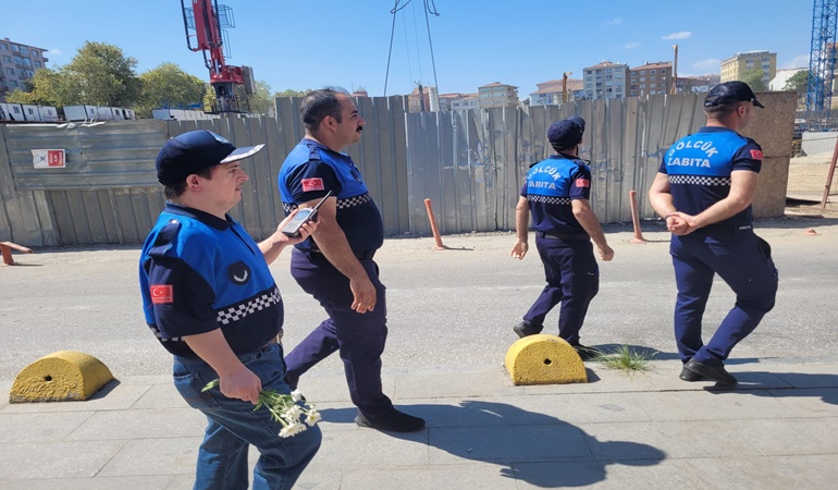 Gölcüklü down sendromlu Mustafa’nın zabıta olma hayali gerçek oldu