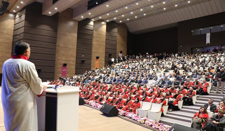 GTÜ’de akademik yılı o bakanın ilk dersi ile başladı