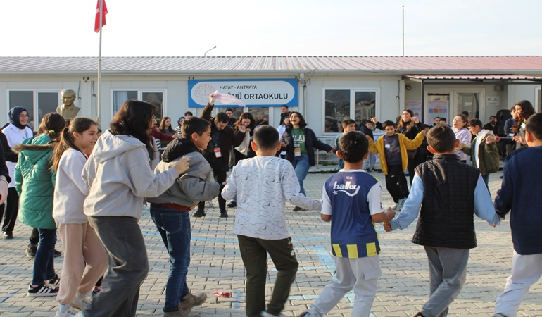 GTÜ'den Hatay’da depremzede çocuklara bilim şenliği