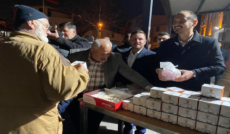 Güney ve Ellibeş,  kandil simidi dağıtarak vatandaşlar ile kandilleşti