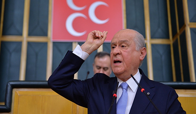 Herkese saydırınca kazanıyoruz diye düşünen Bahçeli seçim startını verdi!