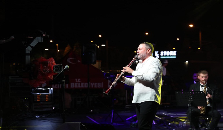 Hüsnü Şenlendirici klarnetini afetzedeler için İzmit'te çalacak