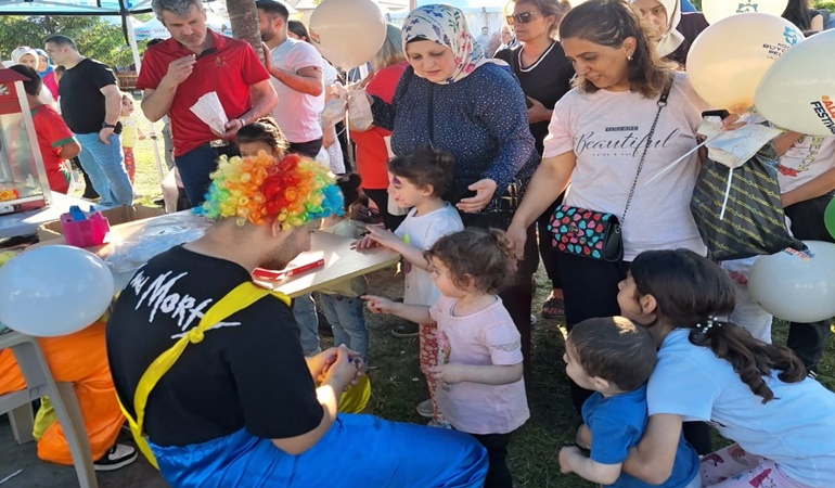 İki ilçedeki Alışveriş Festivali esnafla vatandaşın yüzünü güldürdü