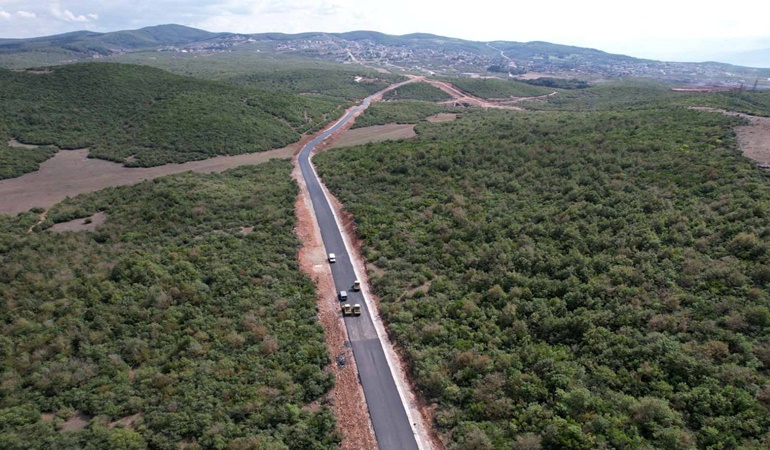 İki ilçeyi birbirine bağlayacak yolu incelediler