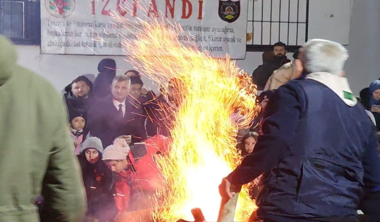 İzciler Başkan Sezer'i kamp ateşi başında ağırladı