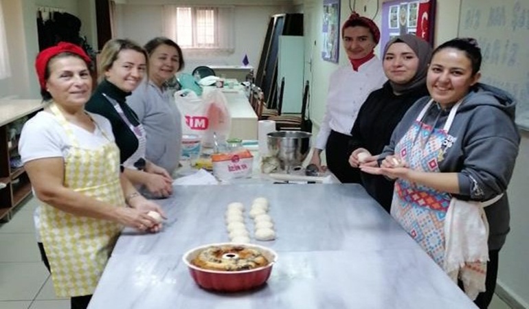 İZMEK Aşçılık ve Pastacılık kursu yoğun ilgiyle devam ediyor