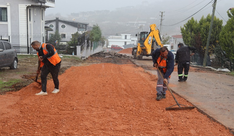 İzmit Belediyesi o sokağı da yeniledi