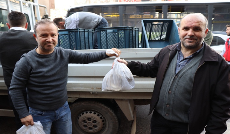 İzmit Belediyesi ürettiği mantarları vatandaşlarla paylaşmaya devam ediyor