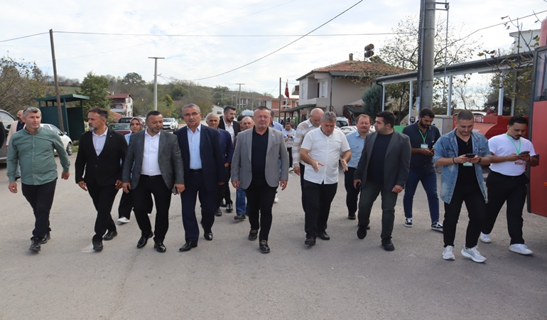 İzmit Belediyesi yöneticileri sorunları yerinde görmeye devam ediyorlar