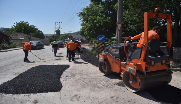 İzmit Belediyesinden Yeşilova Caddesi’ne 77 ton asfalt