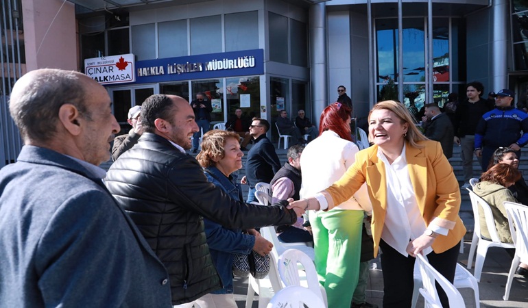 İzmit halkı Belsa önünde bayram coşkusunda buluştu