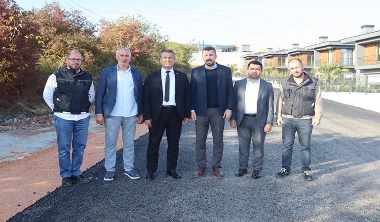 İzmit Kabaoğlu'ndaki sokaklar tek tek çamurdan kurtarılıyor