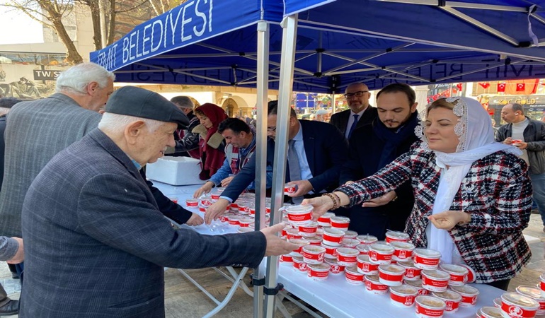 İzmit’te 12 şehidimiz için mevlit okutuldu, helva dağıldı