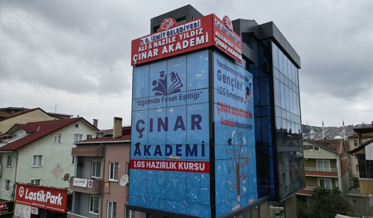 İzmit’te Çınar Akademi Ödev Destek Merkezi açıldı