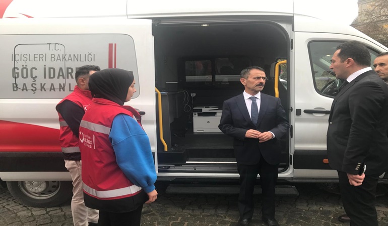 İzmit’te düzensiz göçmenlerin tespitini yapan mobil araç