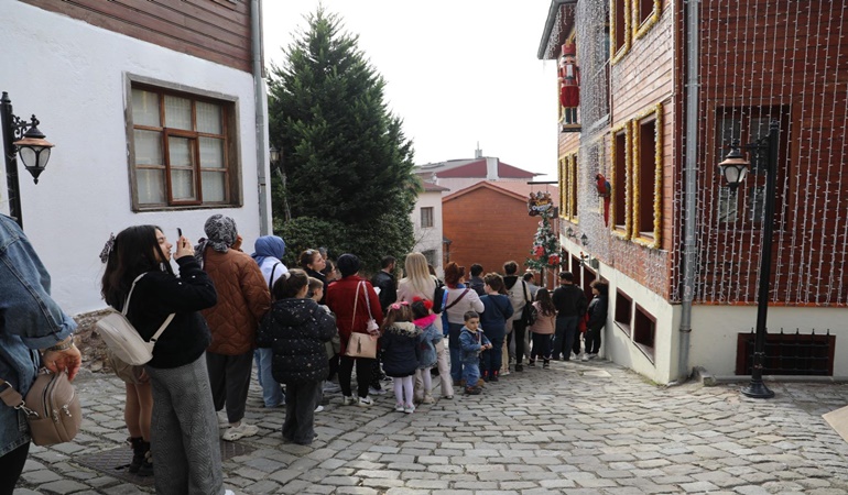 İzmit’teki Oyuncak Müzesi’nde binlerce kişi ağırlandı