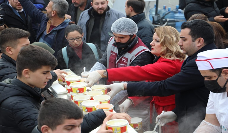 İzmit’ten yeni yılın ilk gününde de Darıca’ya destek! 