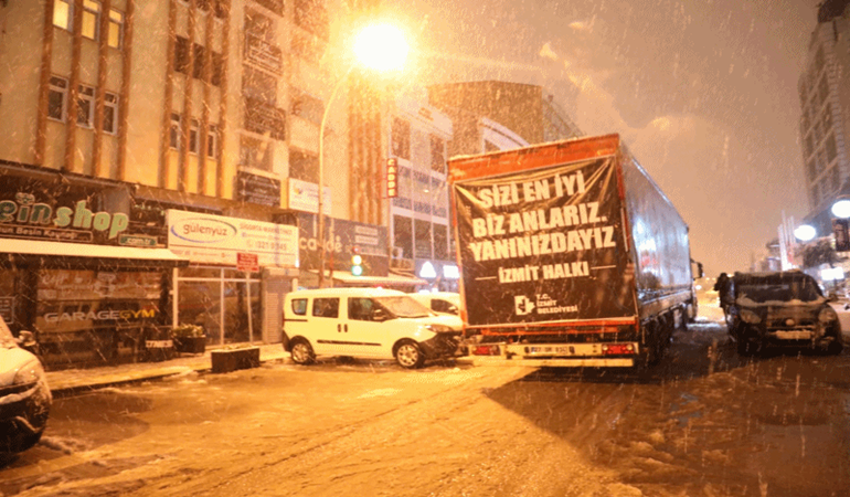 İzmitliler 10'uncu yardım tırını da afet bölgesine uğurladı