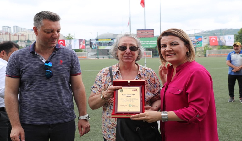 Kamuran Akşar Futbol Turnuvasının açılışını Başkan Hürriyet yaptı