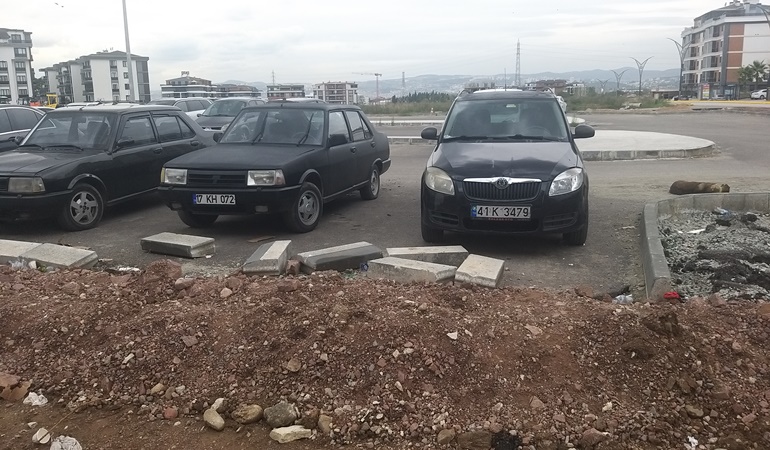 Kartepe Kent Meydanı’ndaki otoparkın projesi masa başında mı çizildi?