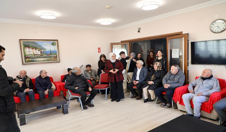 Katırcıoğlu, başkanlarla birlikte Huzur Evi’ni ziyaret etti