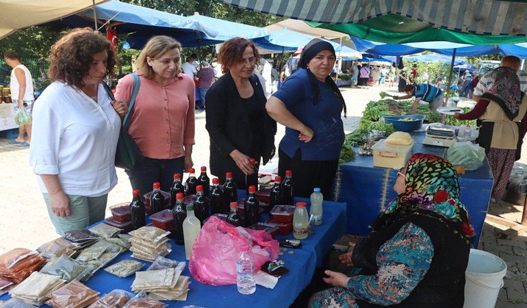 Kefken Köylü Pazarı’nda iş yapamayan esnaf isyanda