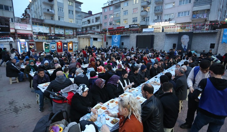 Kent Meydanı’nda bu yıl ilk iftar