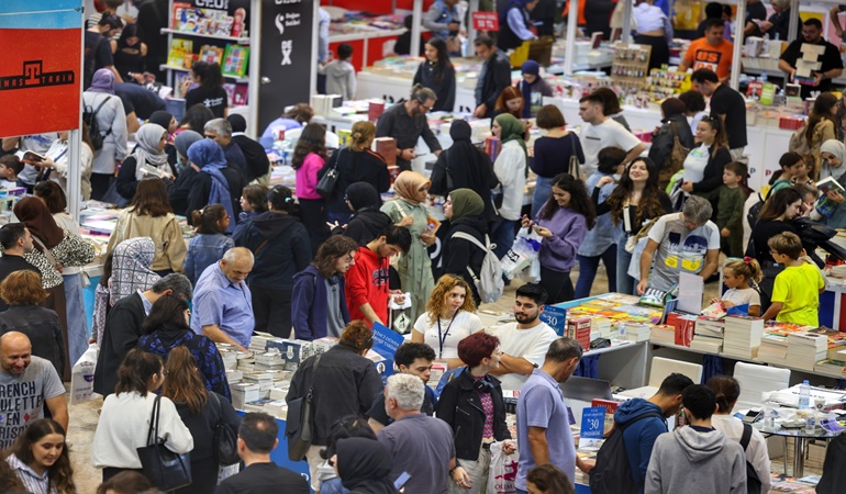 Kitap Fuarı’nda 1 milyonuncu ziyaretçi böyle karşılandı