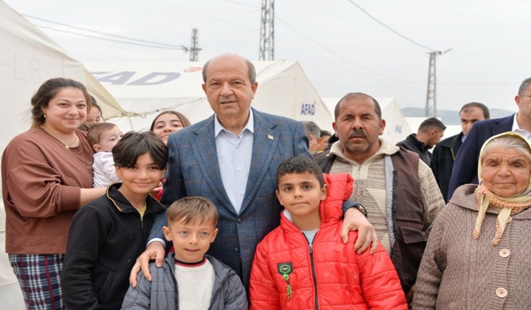 KKTC Cumhurbaşkanı Tatar’dan Büyükşehir’in çadır kentine ziyaret 