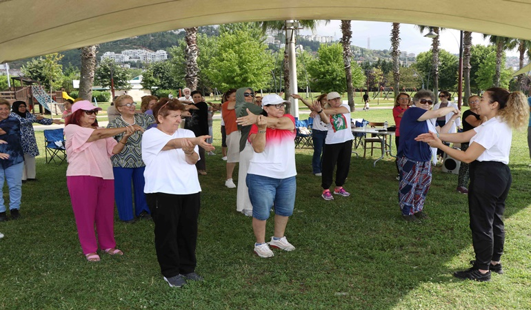 Kocaeli’de 65 yaş üstüne yalnızlıklarını unutturan hizmetler