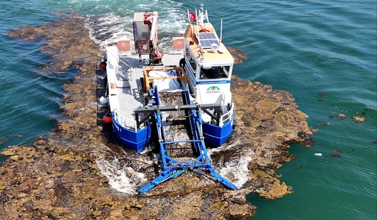 Kocaeli’de denizden tonlarca çöp çıktı