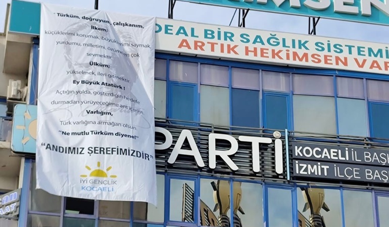 Kocaeli’de İYİ Parti binasına Andımız pankartı asıldı