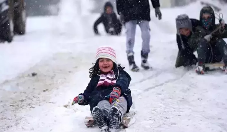 Kocaeli’de kar nedeniyle okullar iki gün tatil!