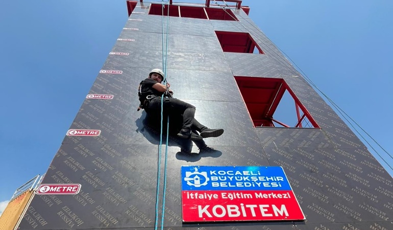 Kocaeli İtfaiyesinden Balanlığa bağlı UMKE’ye iple erişim eğitimi