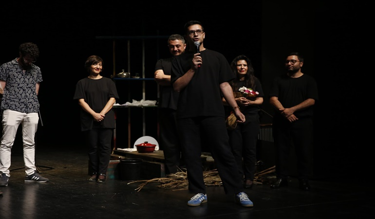 Kocaeli Şehir Tiyatroları oyunu İstanbul’da büyük beğeni topladı