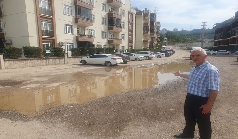 Kocaeli vekilinden İzmit Belediyesi’ne asfalt çağrısı