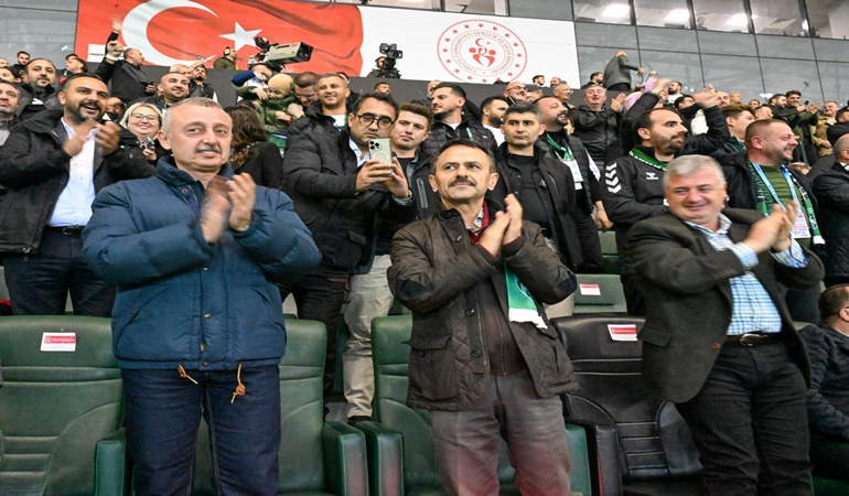 Kocaelisporlu sporcuları ayakta alkışladılar!