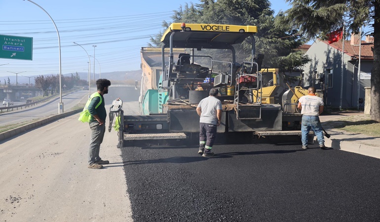 Körfez’de 1 günde 500 ton asfalt döküldü