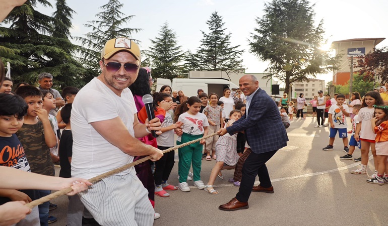 Körfez’de çocuk şenlikleri o mahallede başladı