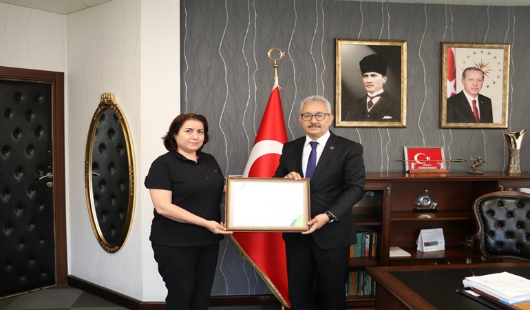 Körfez’de Demirören Lisesi’ne Emine Erdoğan projesi ödülü
