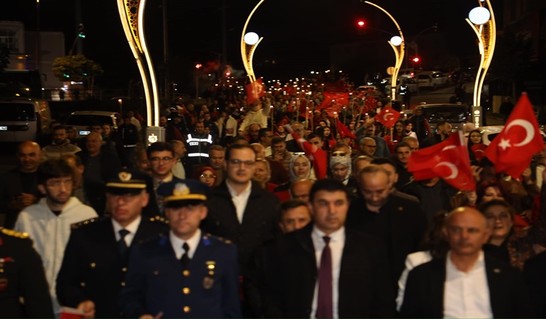 Körfez meşalelerle aydınlandı