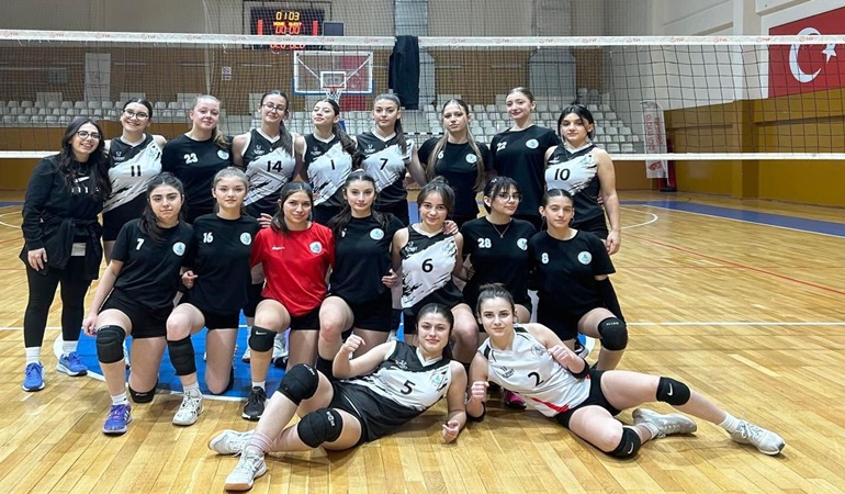 Körfezli yıldız voleybolculardan galibiyet serisine devam 