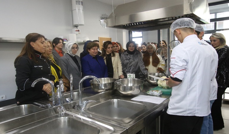 Korunmaya muhtaç çocukları ağırladılar