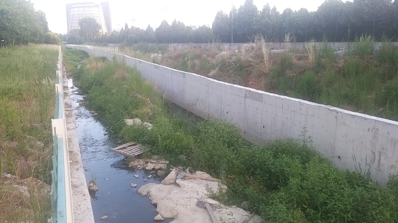 Kule Deresi’ndeki molozları temizlemek zor iş mi?