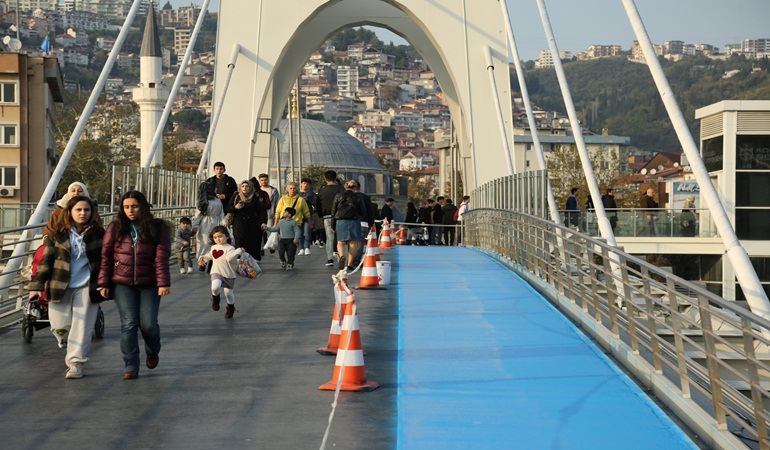 Mimar Sinan üstgeçidinde bisiklet yolu yapıldı