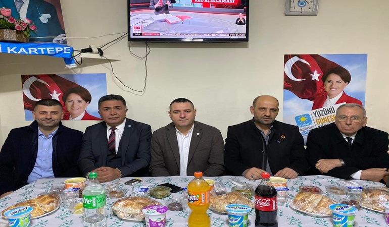 Nusret Acur, iftarlarını vatandaşla yapıyor 