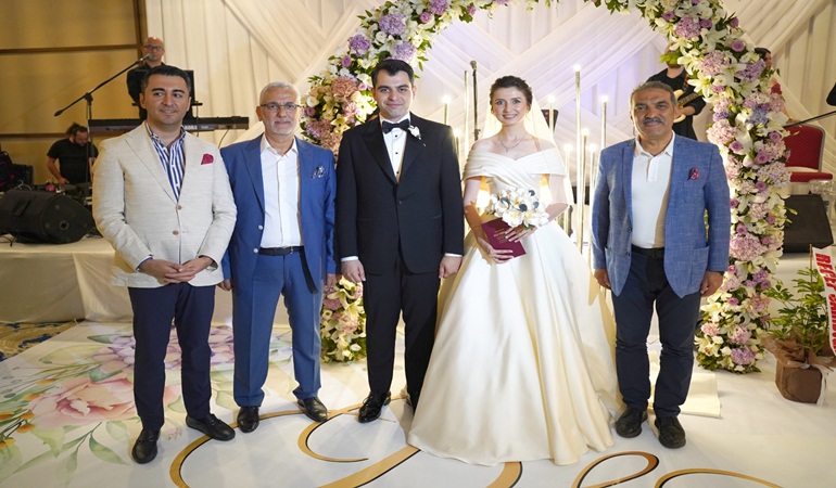 Onur ve Emine rüya gibi bir düğünle evlendi