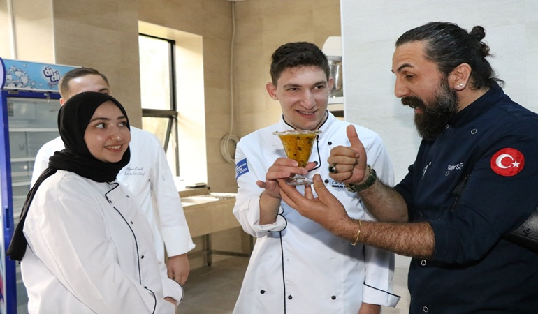 Özel öğrenciler yemek yarışmasında hünerlerini sergiledi